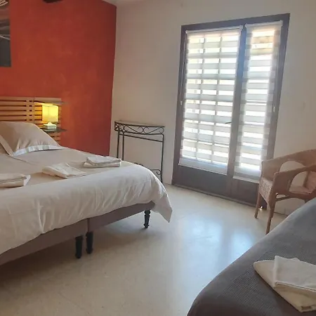 Bed & Breakfast Le Jardin D'ivana D'hotes Avec Piscine Chauffee *