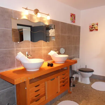 Le Jardin D'ivana D'hotes Avec Piscine Chauffee Oppede